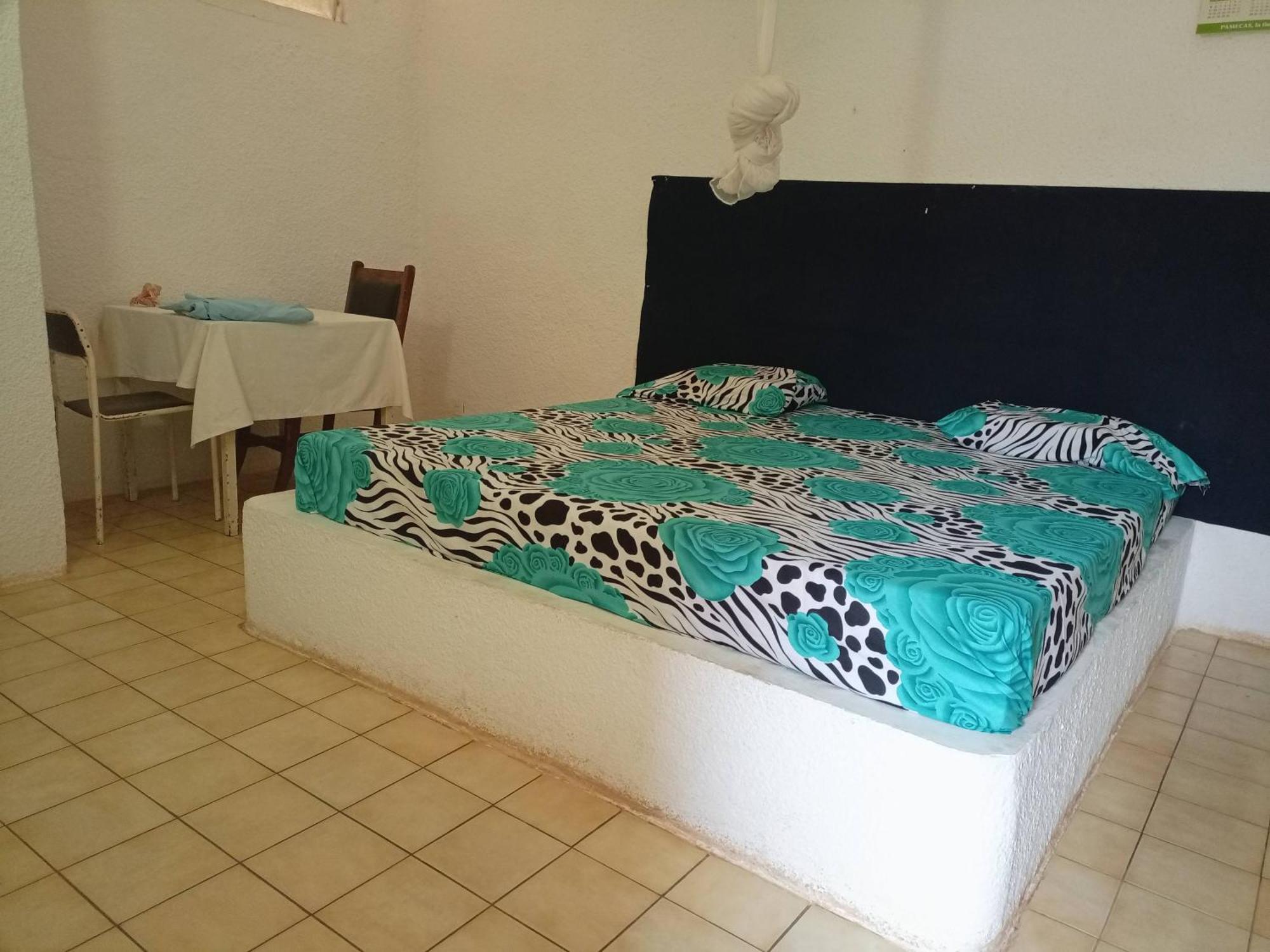 Chez Paolo Hotel Тубаб Диалау Екстериор снимка